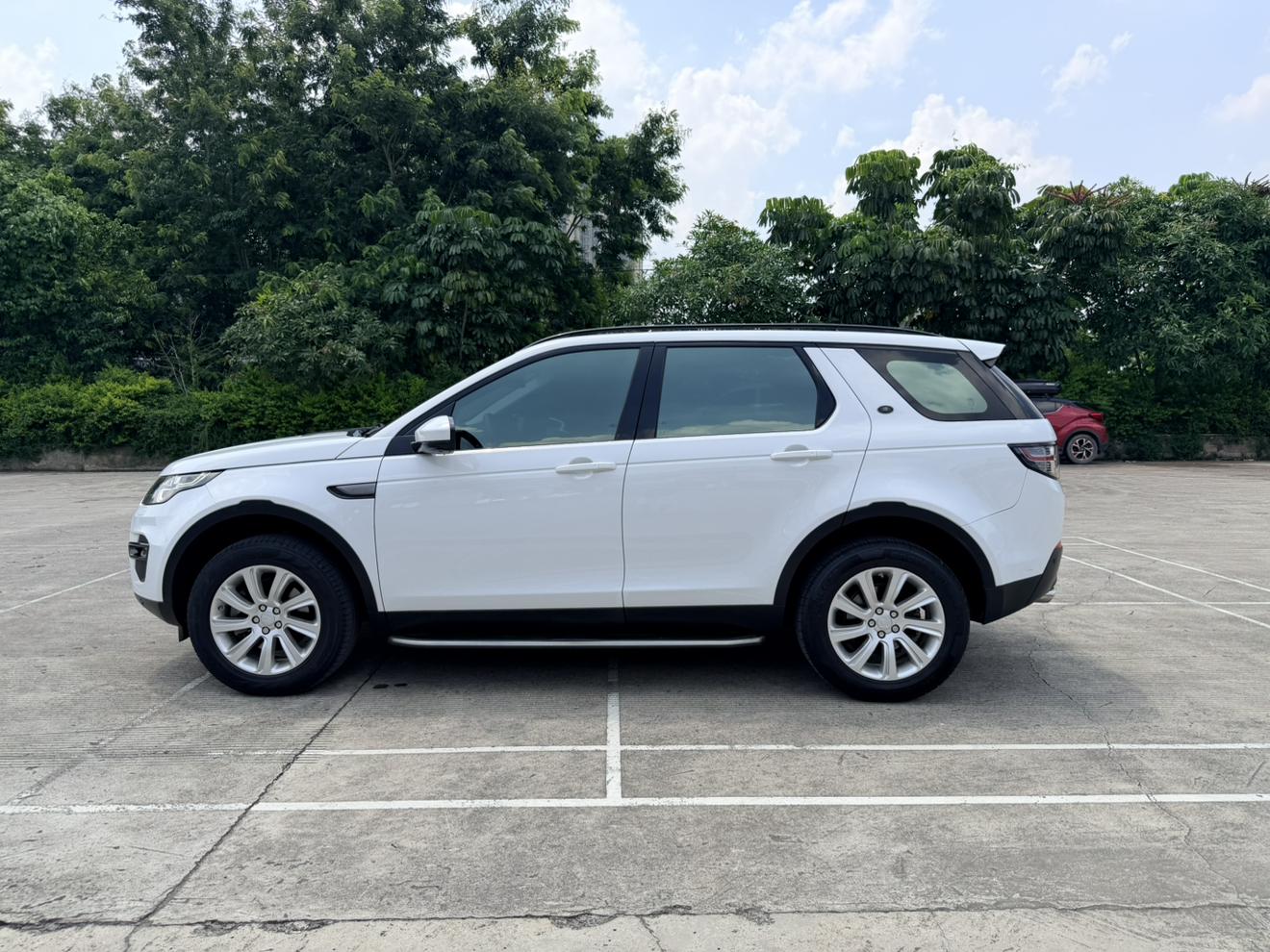 Land Rover Discovery Sport 2016 thumb 2