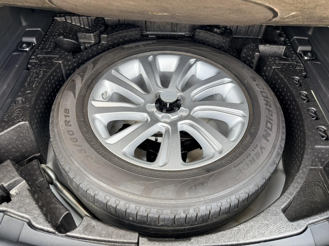 Land Rover Discovery Sport 2016 thumb 8