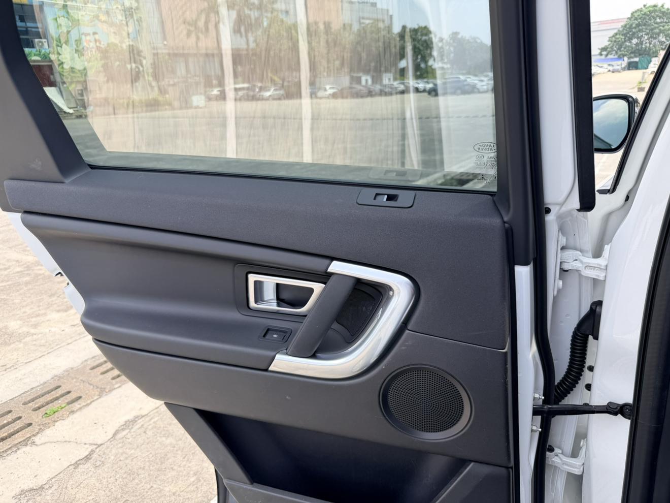 Land Rover Discovery Sport 2016 thumb 9