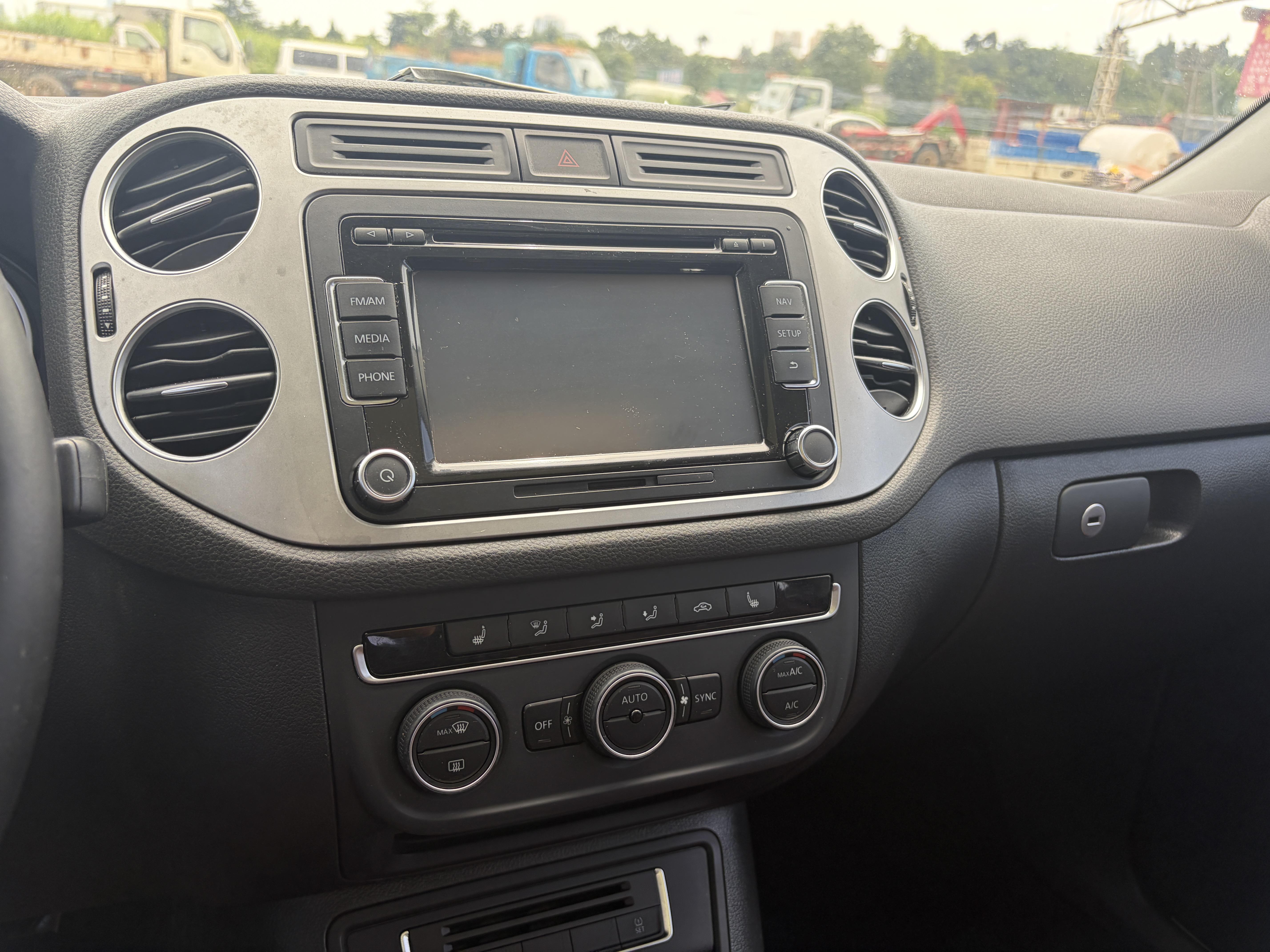 Volkswagen Tiguan 2015 thumb 6