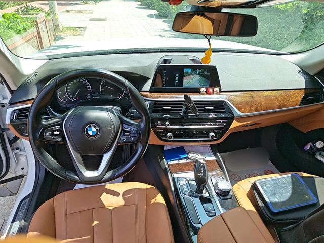 BMW 5 серии 2018 thumb 3