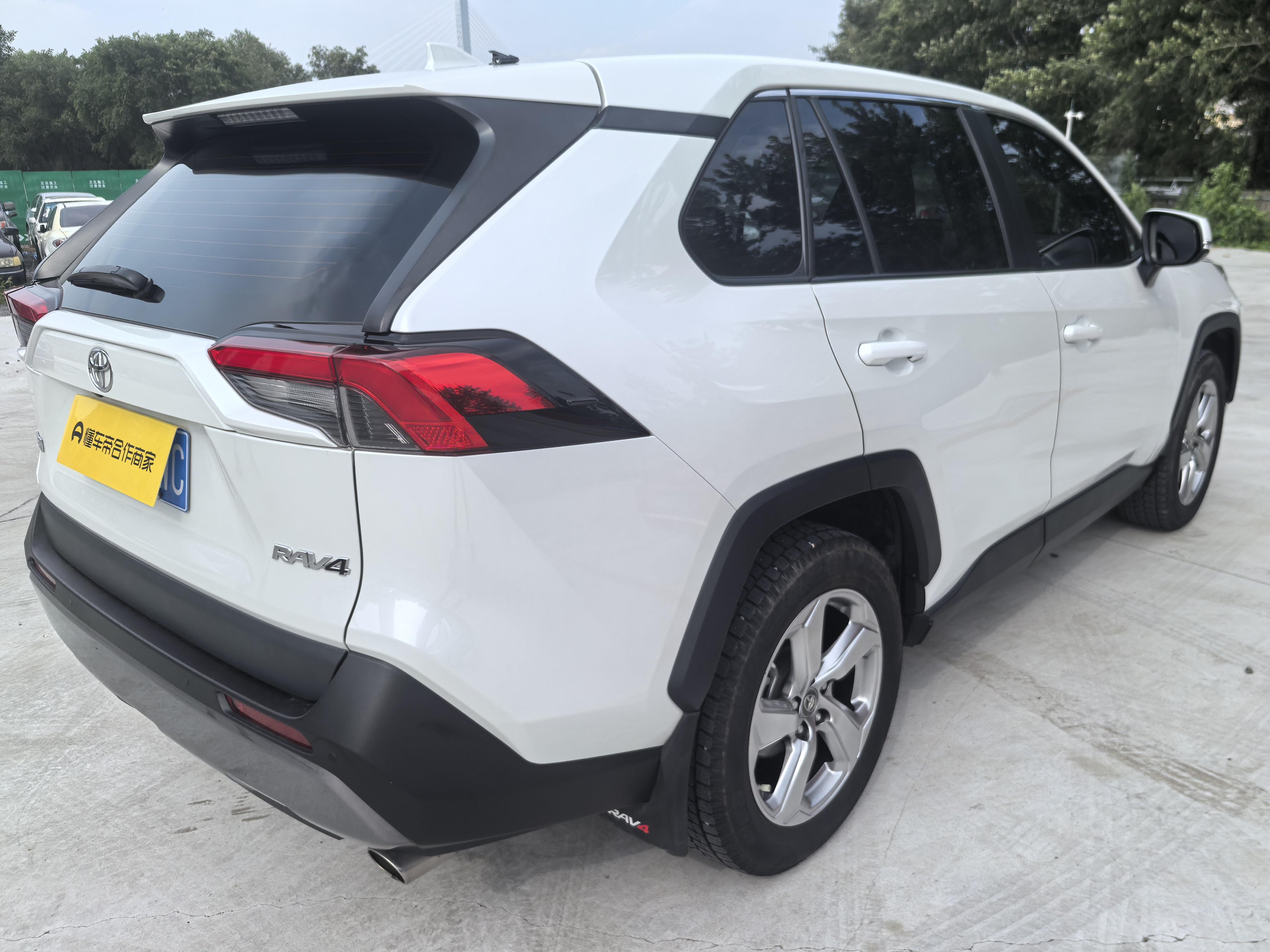 Toyota RAV4 2022 thumb 2