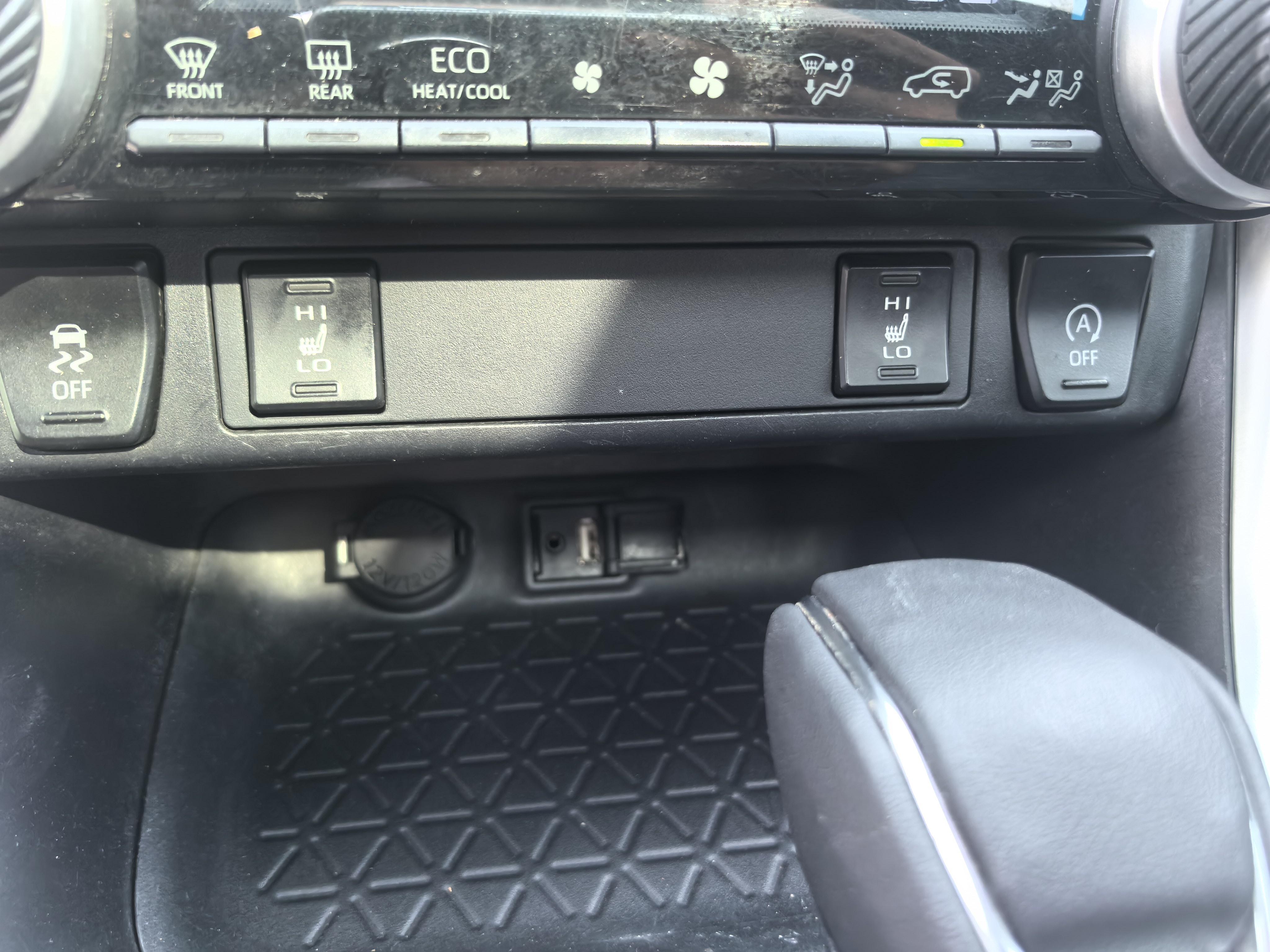 Toyota RAV4 2022 thumb 5