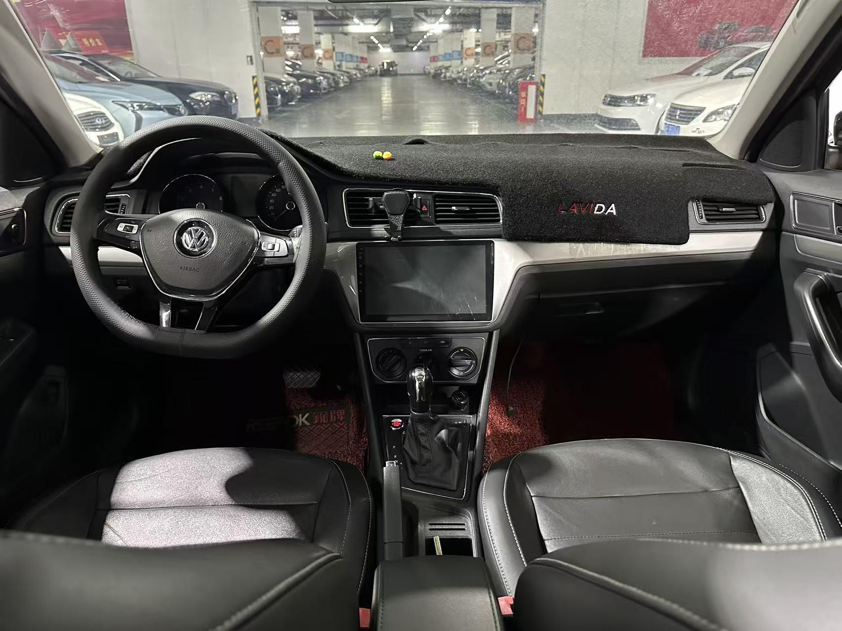 Volkswagen Lavida XR 2017 thumb 5