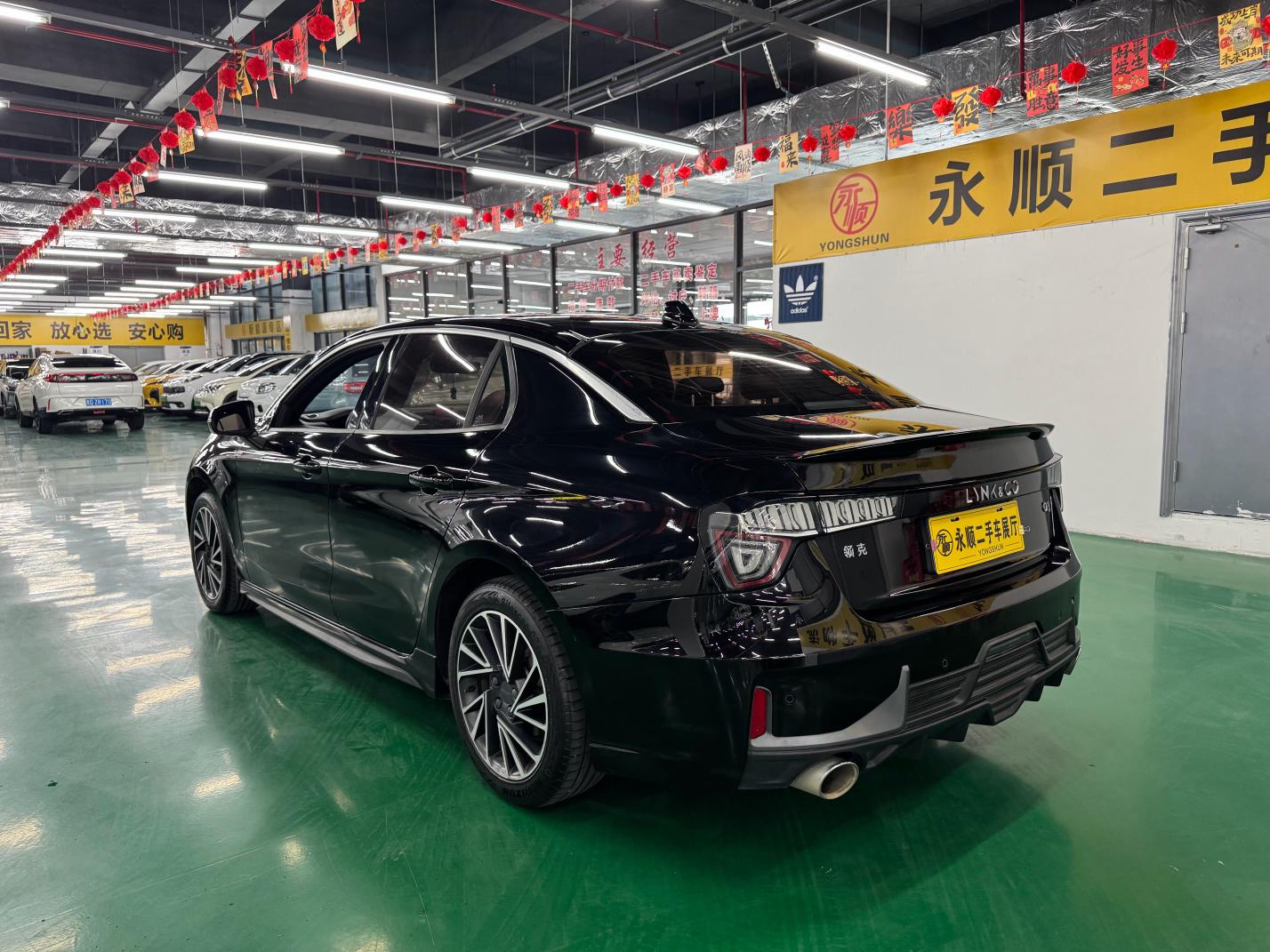 Lynk & Co 03 2019 thumb 3