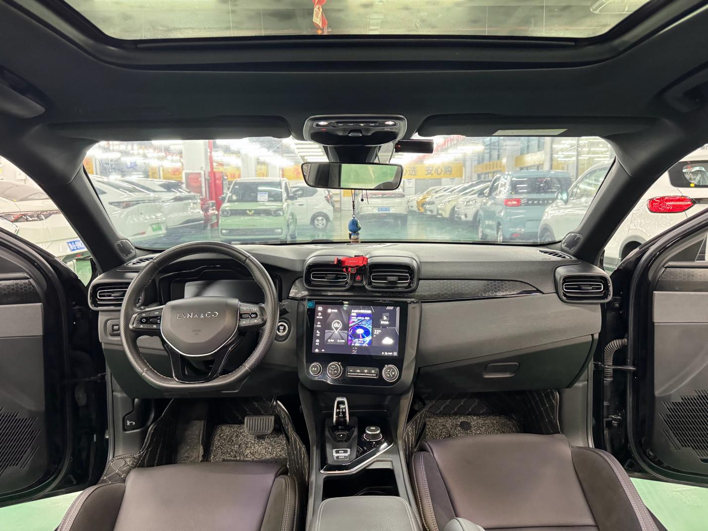 Lynk & Co 03 2019 thumb 6