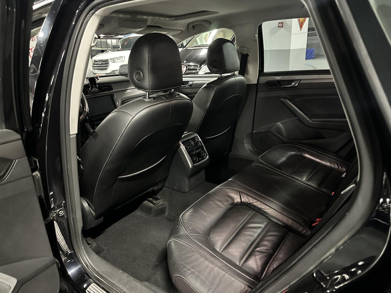 Volkswagen Passat (North America and China) 2016 thumb 7