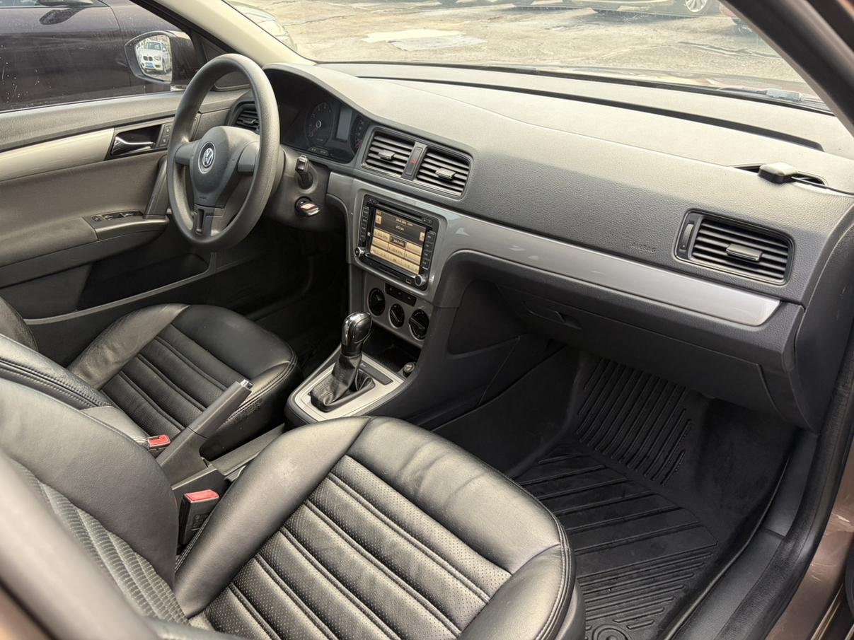 Volkswagen Lavida 2013 thumb 11