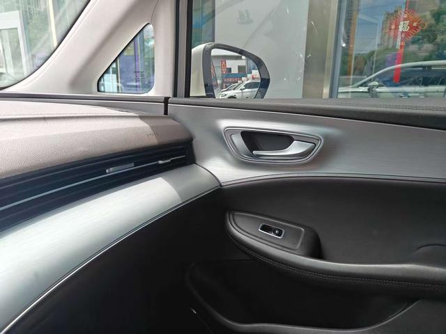 Roewe iMAX8 2023 thumb 4