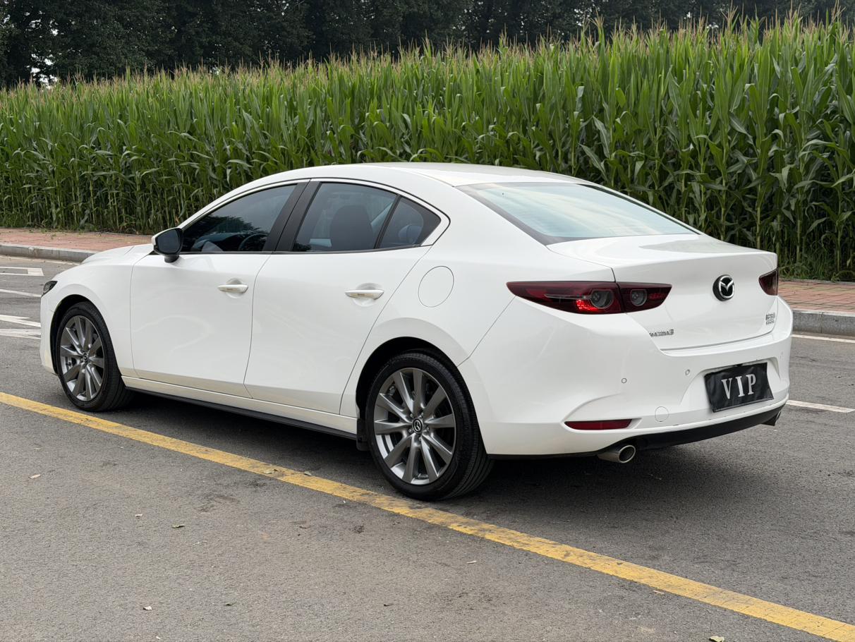 Mazda 3 2023 thumb 2