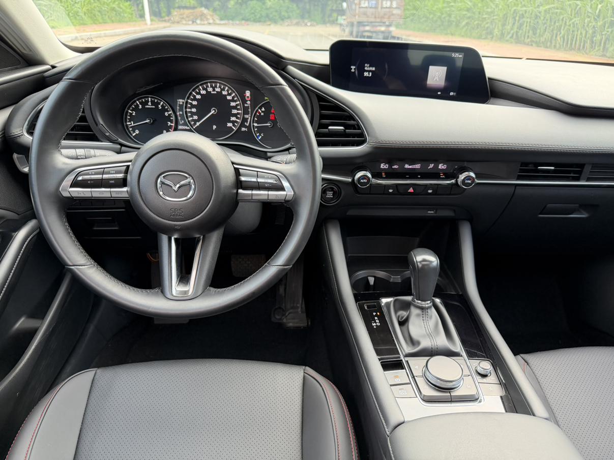 Mazda 3 2023 thumb 5