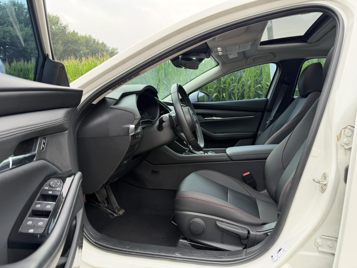 Mazda 3 2023 thumb 6