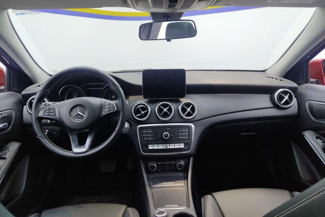 Mercedes-Benz GLA 2018 thumb 9