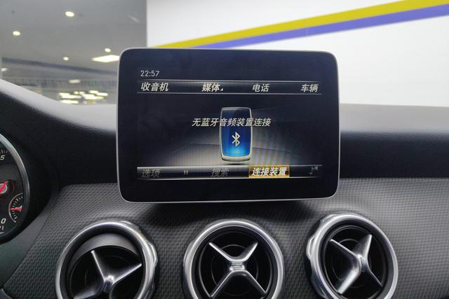 Mercedes-Benz GLA 2018 thumb 10