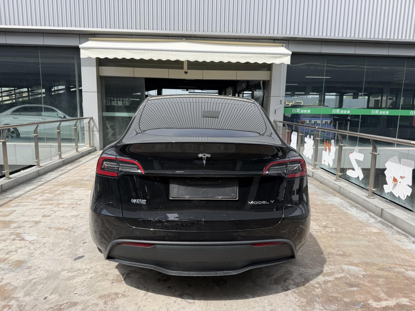 Tesla Model Y 2022 thumb 3