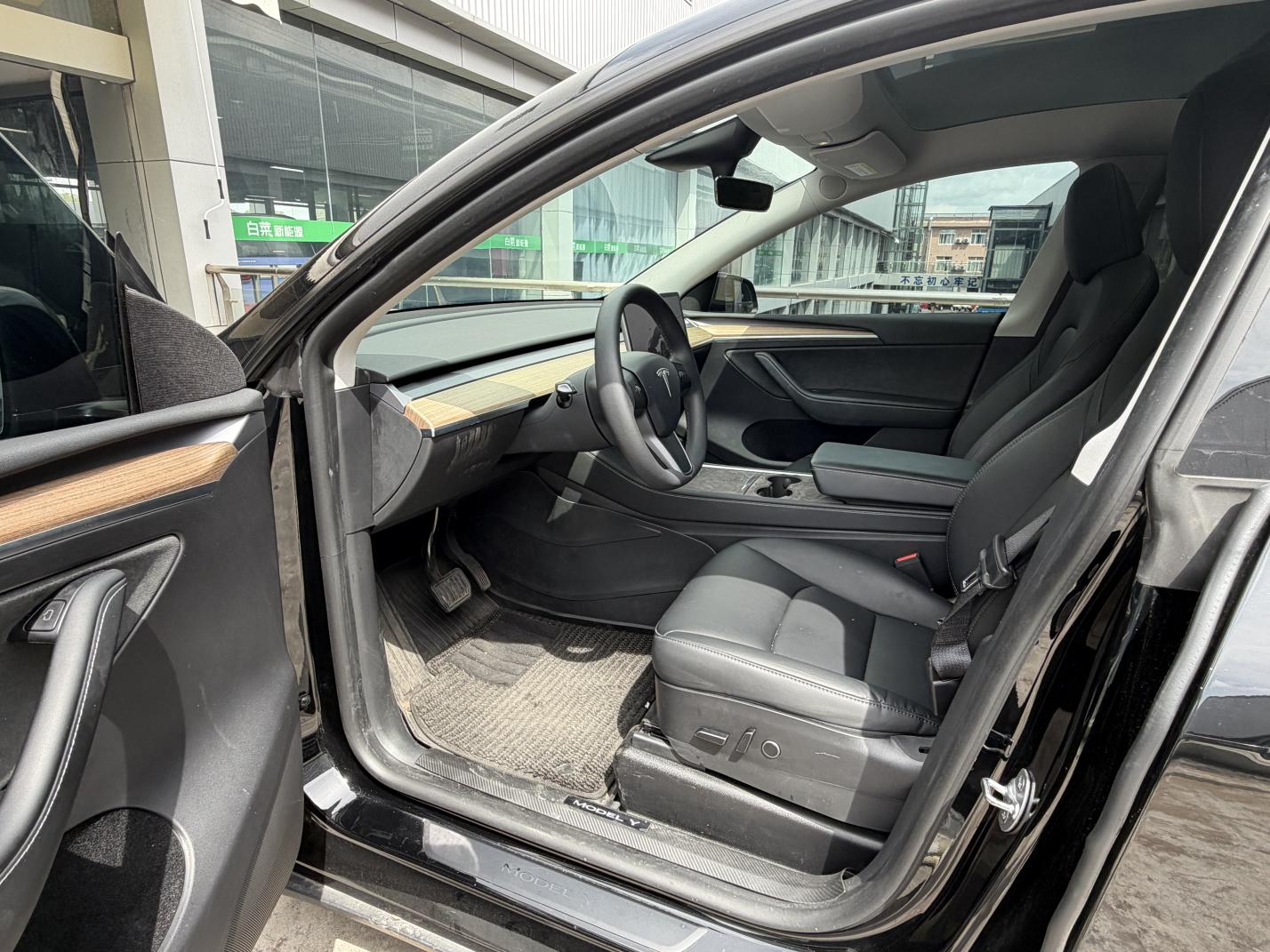 Tesla Model Y 2022 thumb 9