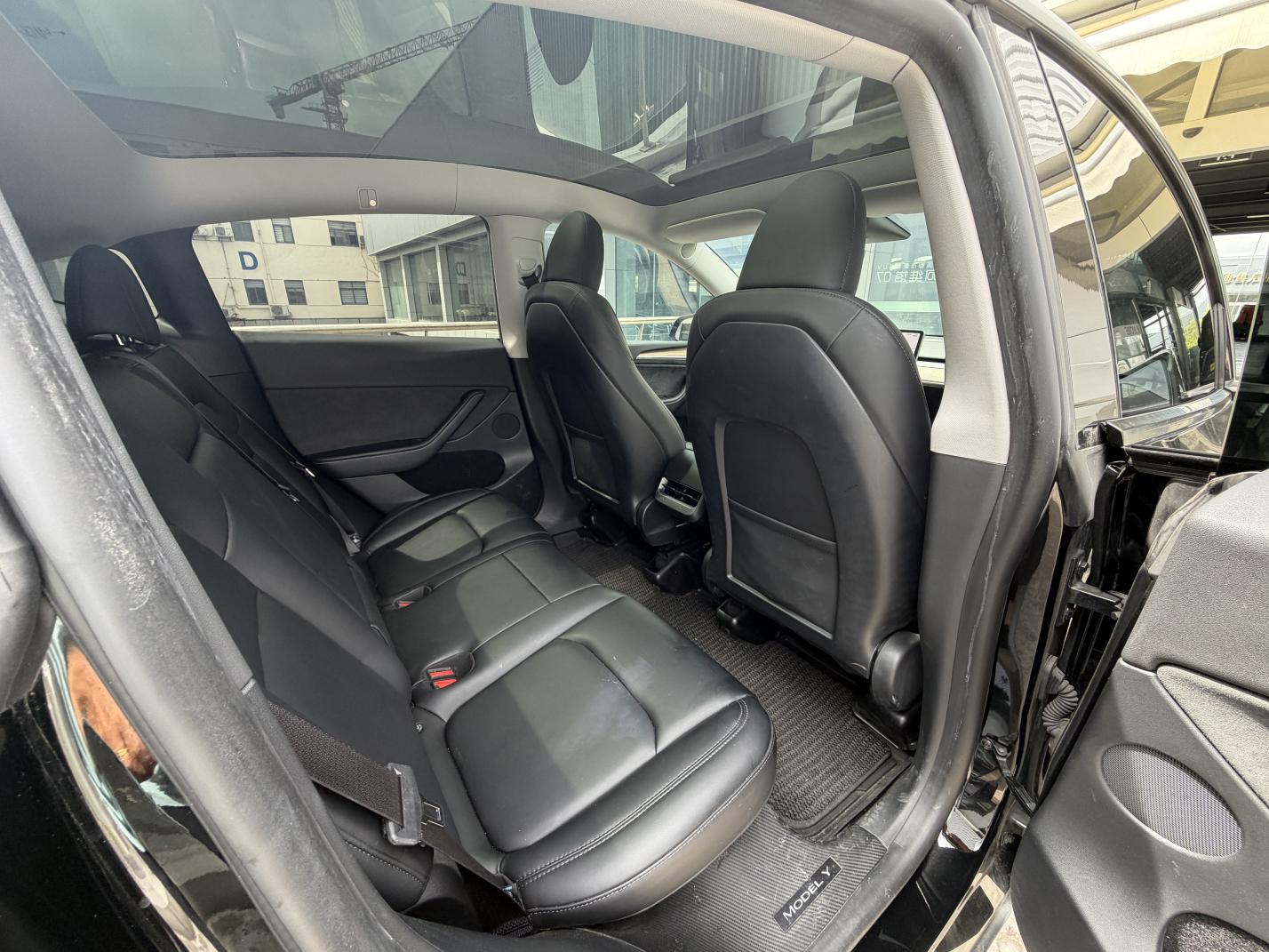 Tesla Model Y 2022 thumb 12