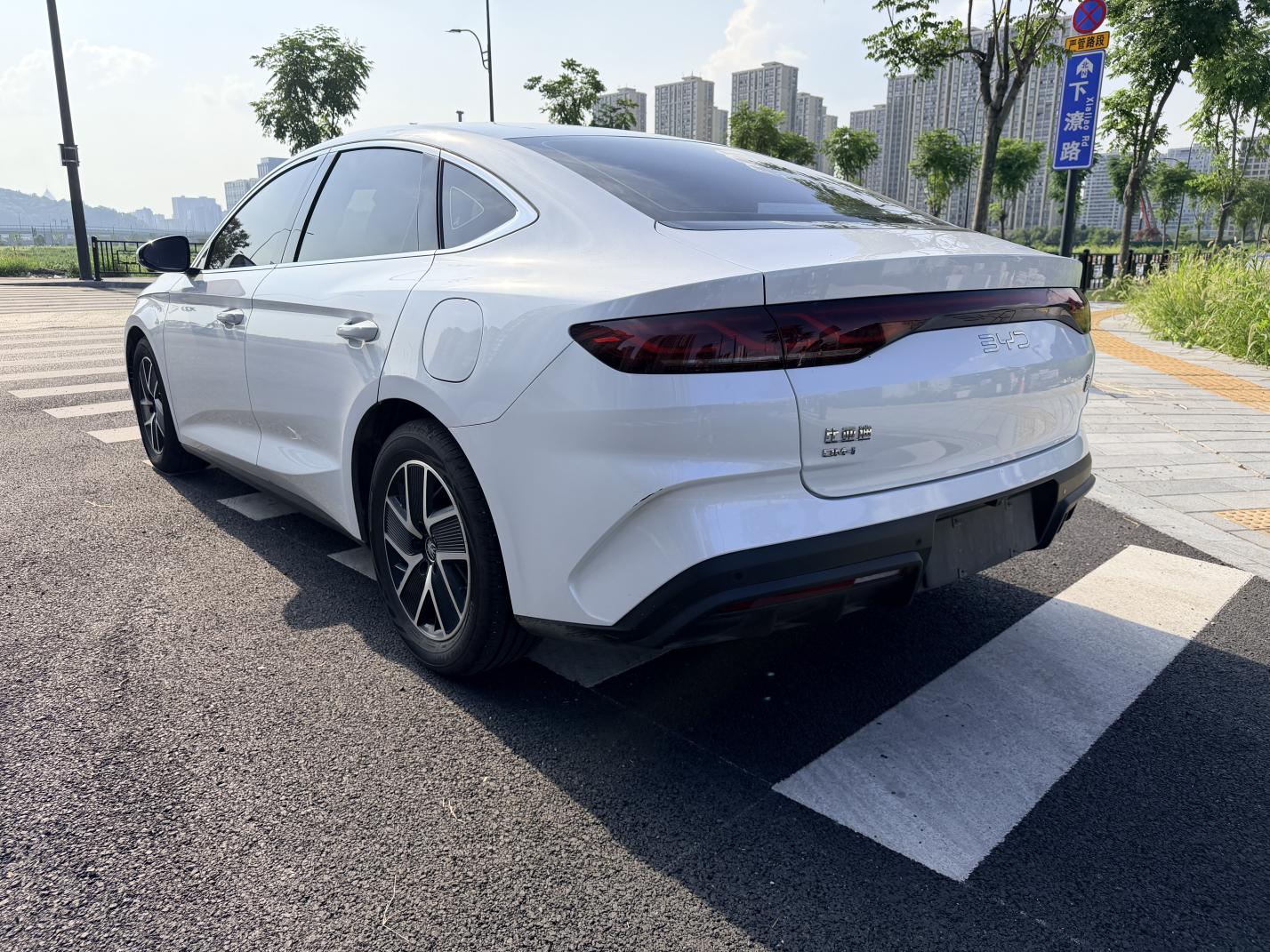 BYD Qin L DM 2025 thumb 2