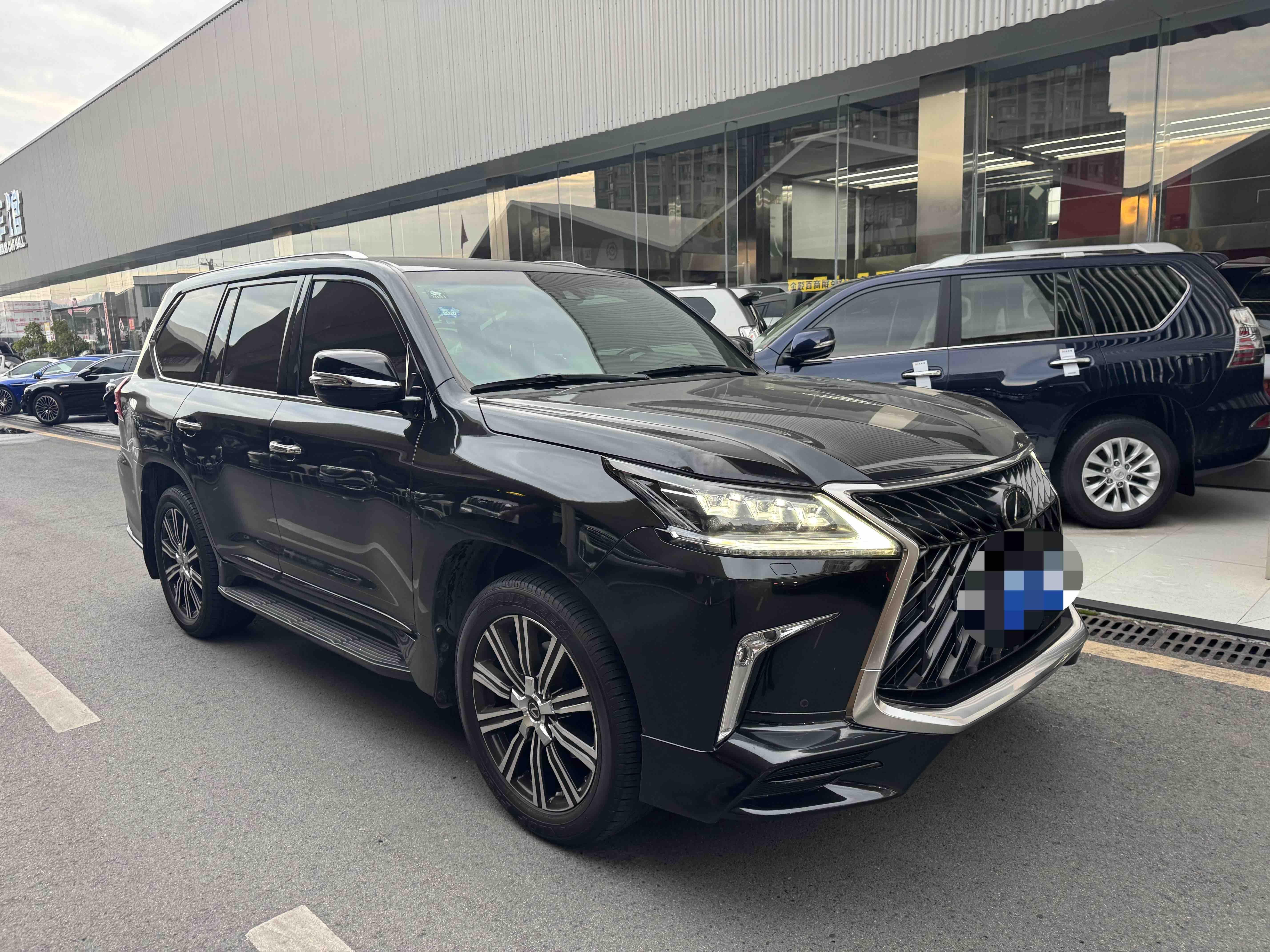 Lexus LX 2019 thumb 10