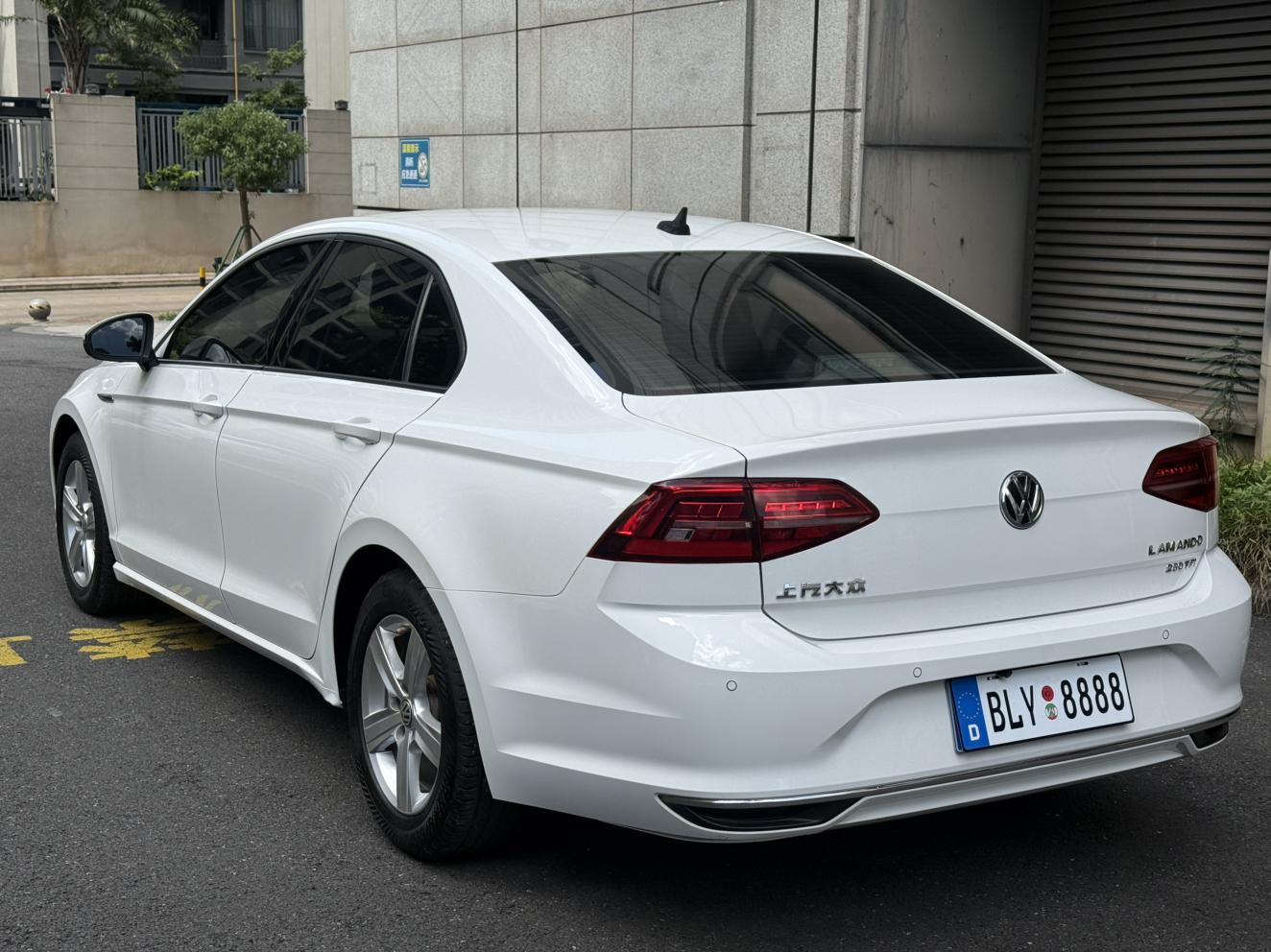 Volkswagen Lamando 2021 thumb 2