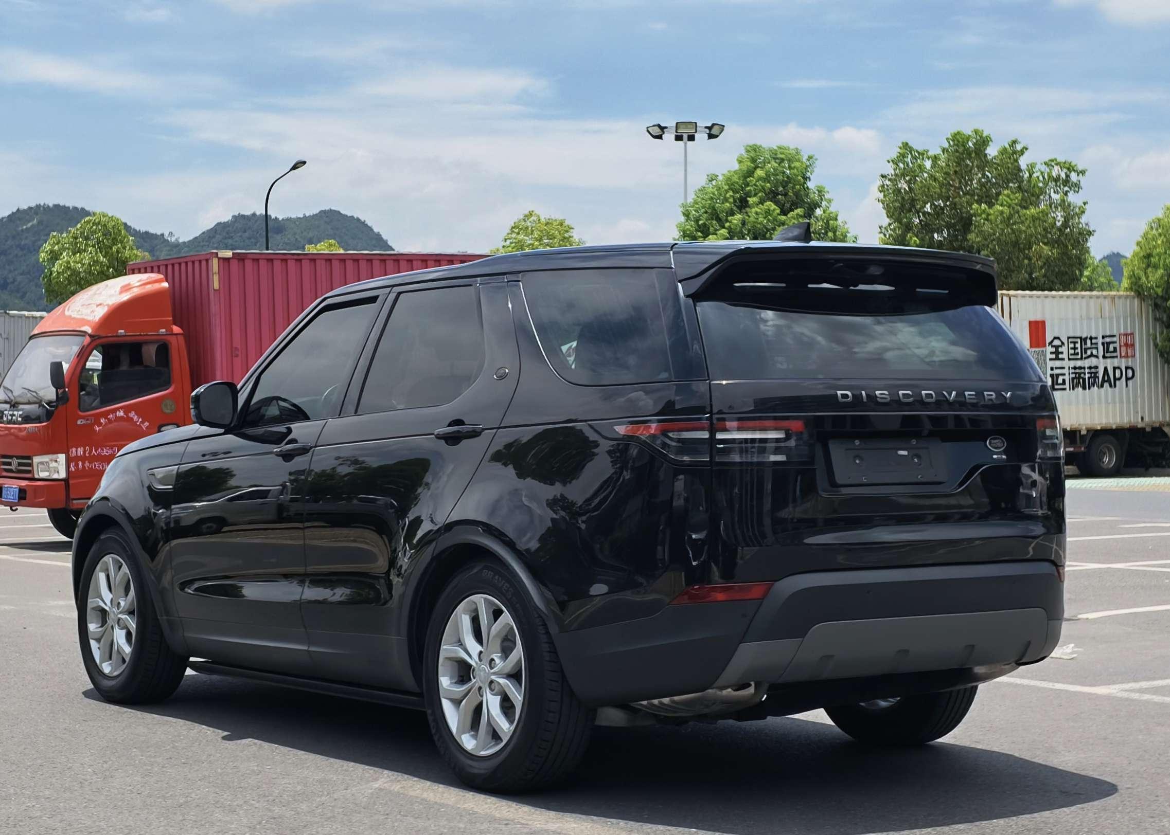 Land Rover Discovery 2017 thumb 3