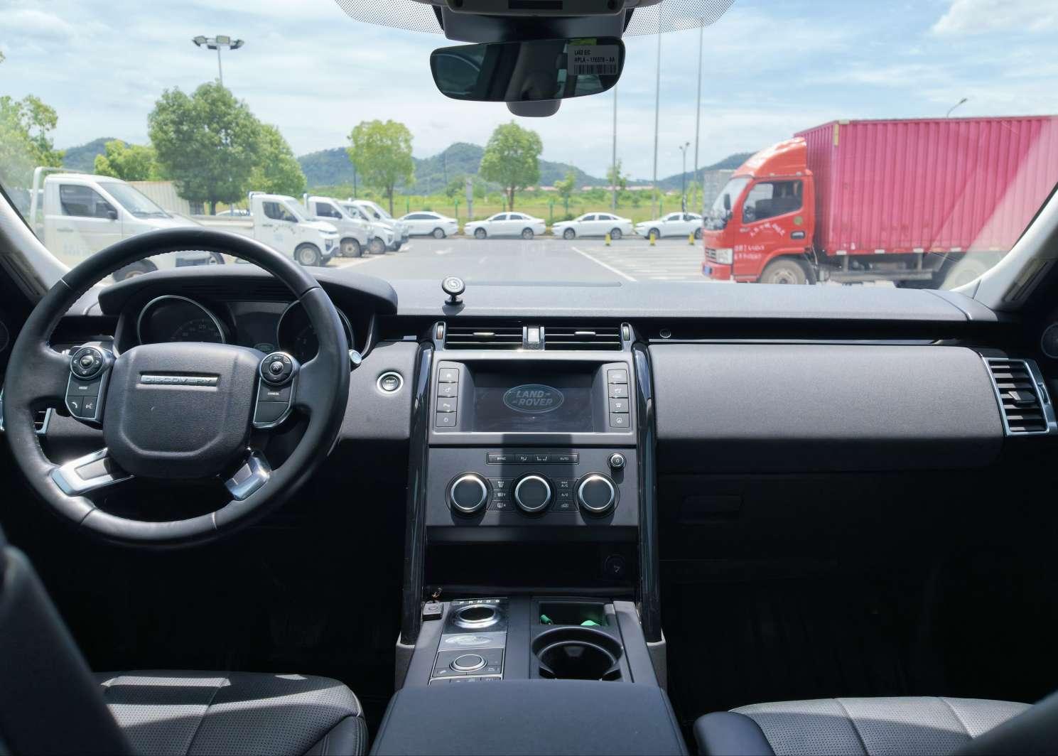 Land Rover Discovery 2017 thumb 5