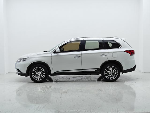 Mitsubishi Outlander 2018 thumb 2