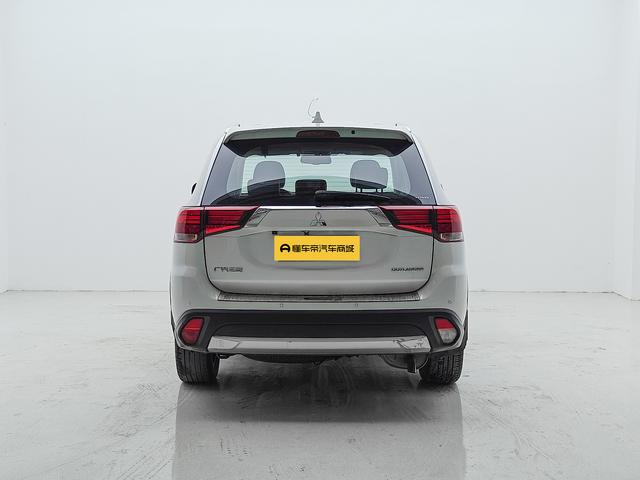 Mitsubishi Outlander 2018 thumb 4