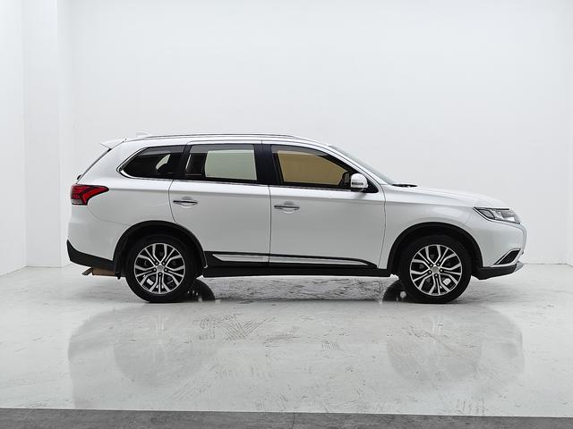 Mitsubishi Outlander 2018 thumb 6