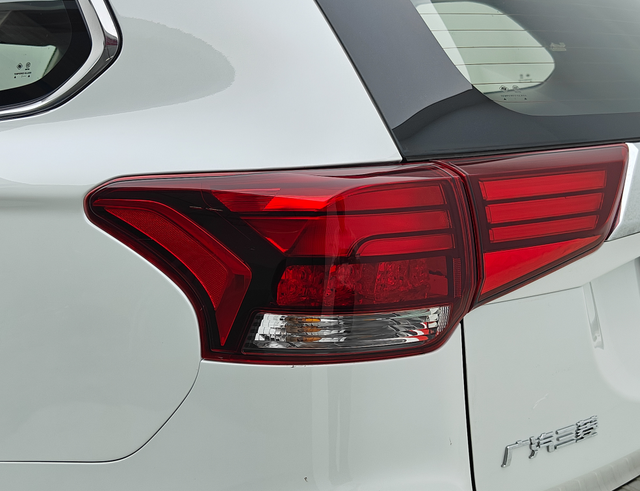 Mitsubishi Outlander 2018 thumb 11