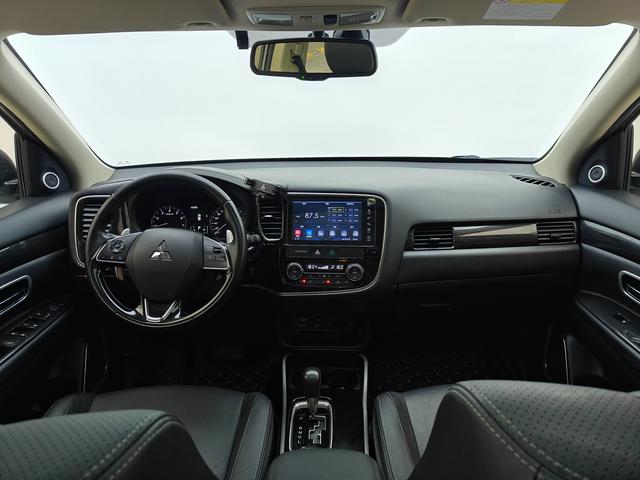 Mitsubishi Outlander 2018 thumb 12