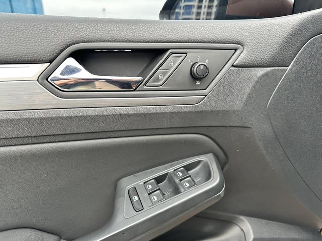 Volkswagen Lamando 2018 thumb 11