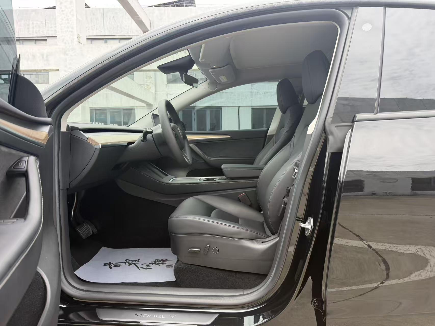 Tesla Model Y 2022 thumb 6