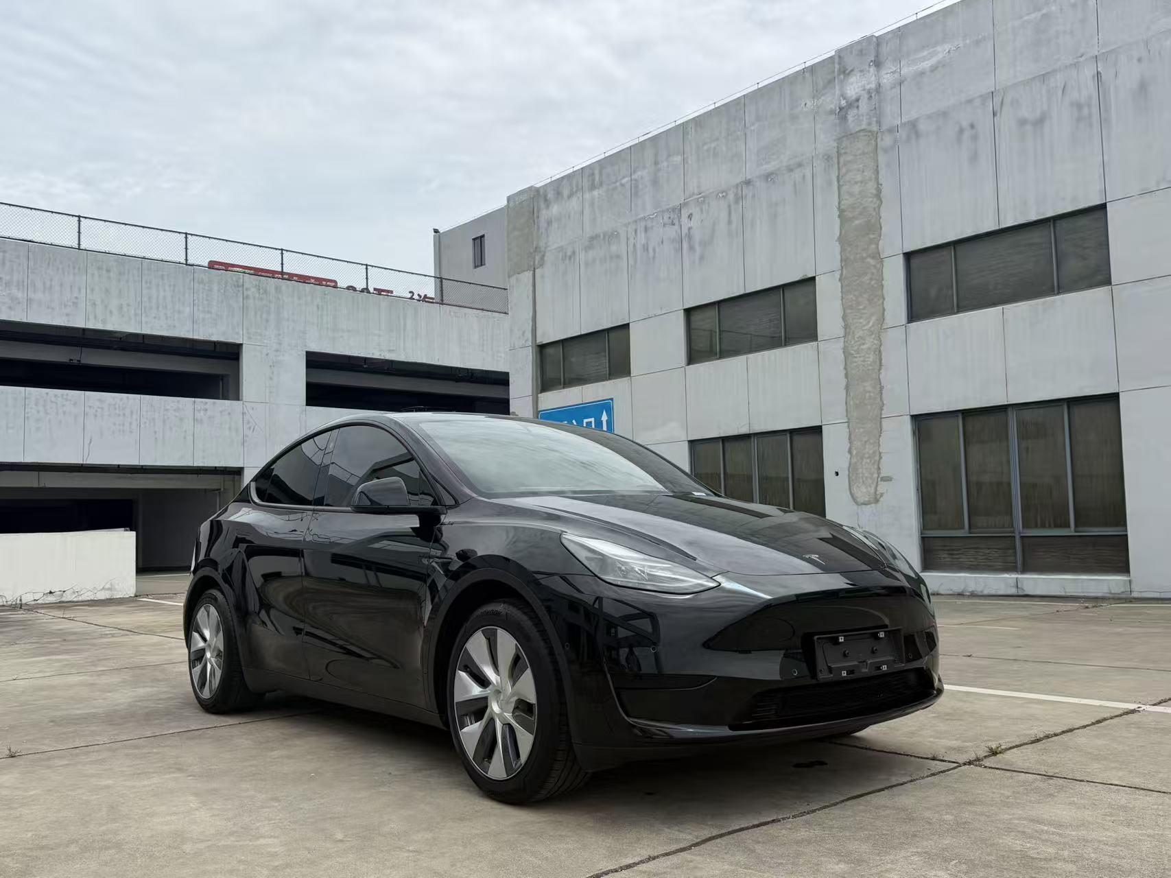 Tesla Model Y 2022 thumb 10