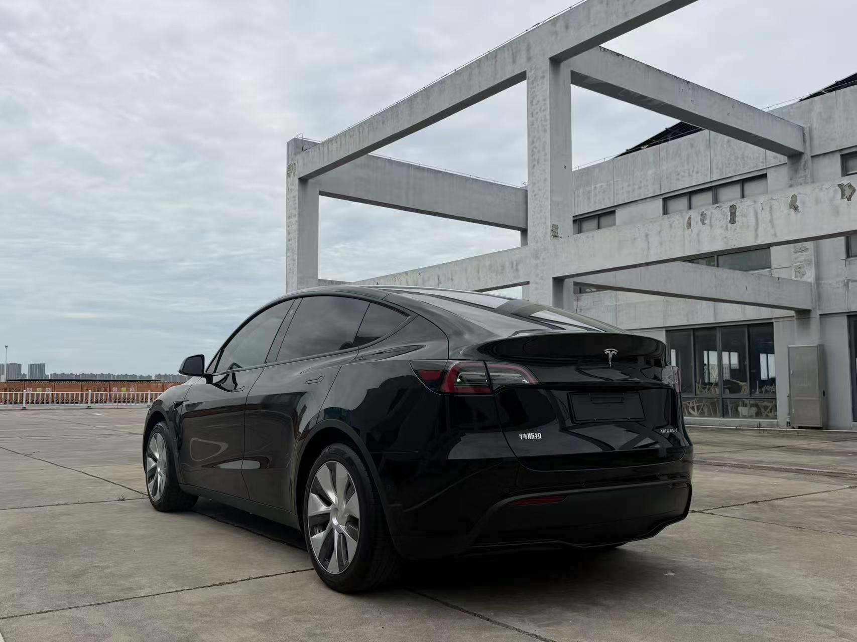 Tesla Model Y 2022 thumb 11