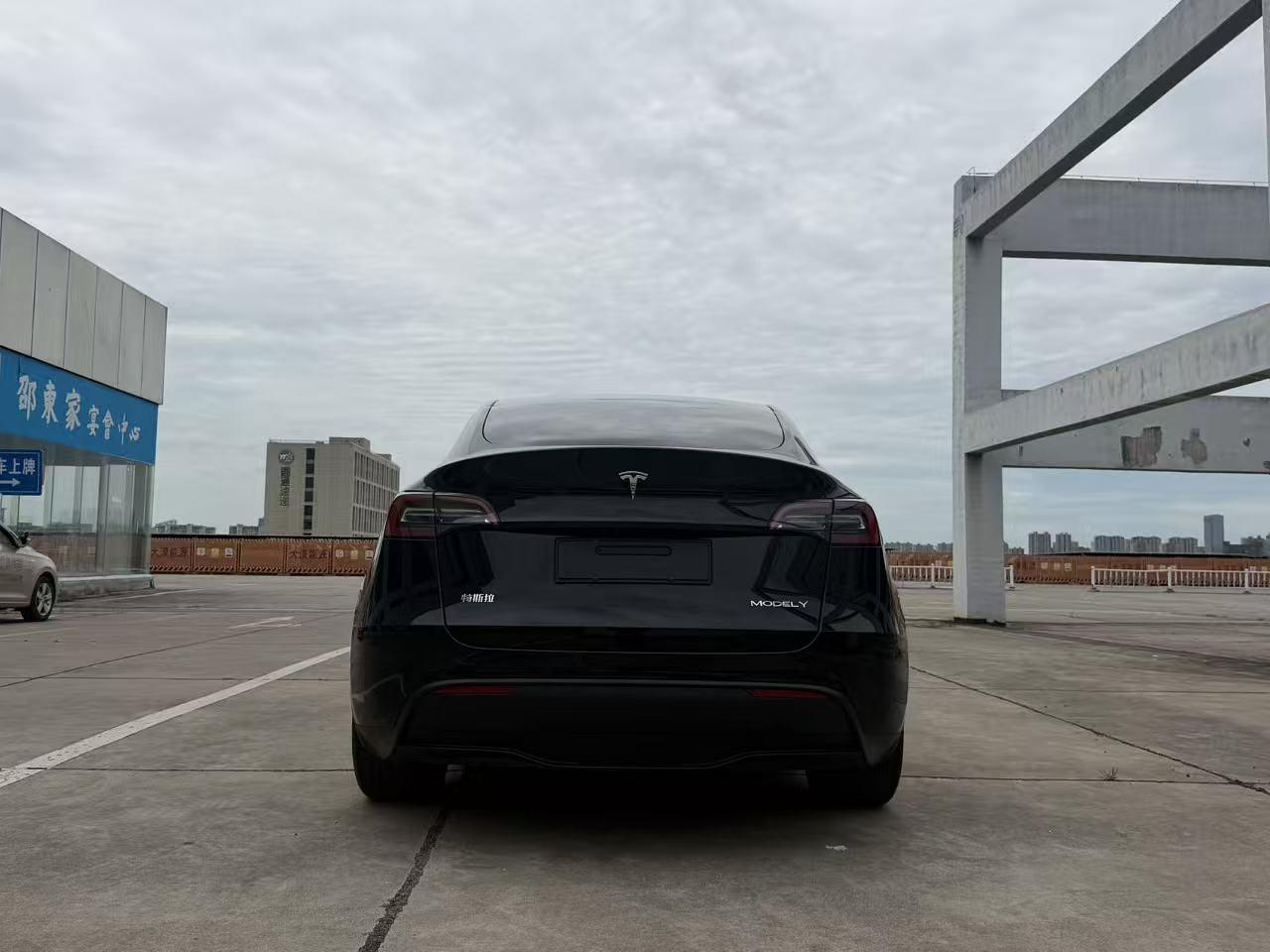 Tesla Model Y 2022 thumb 12