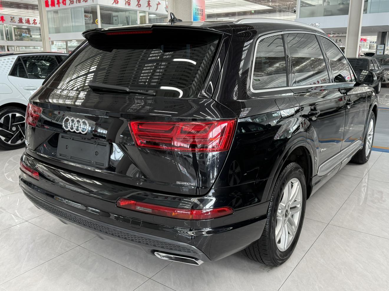 Audi Q7 2016 thumb 4