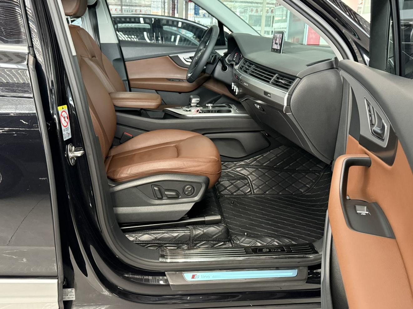 Audi Q7 2016 thumb 8