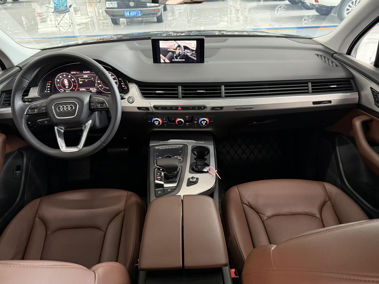 Audi Q7 2016 thumb 11