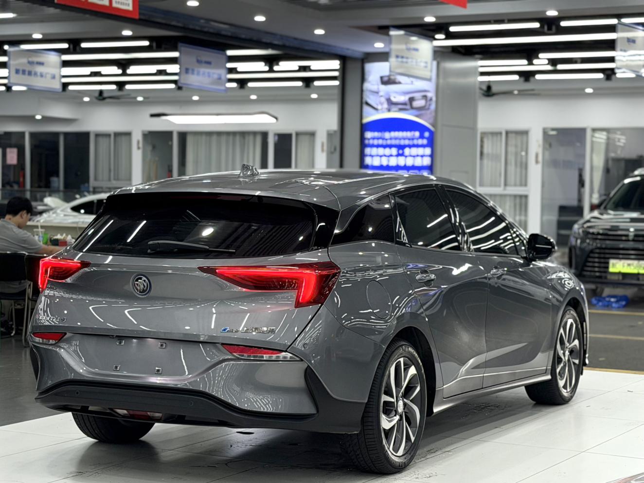 Buick 6 PHEV 2020 thumb 5