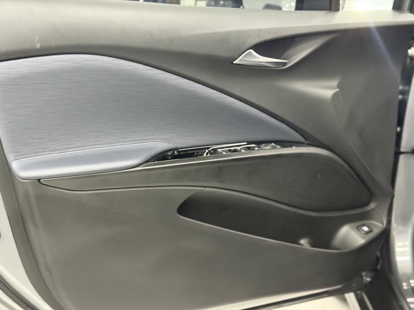 Buick 6 PHEV 2020 thumb 8