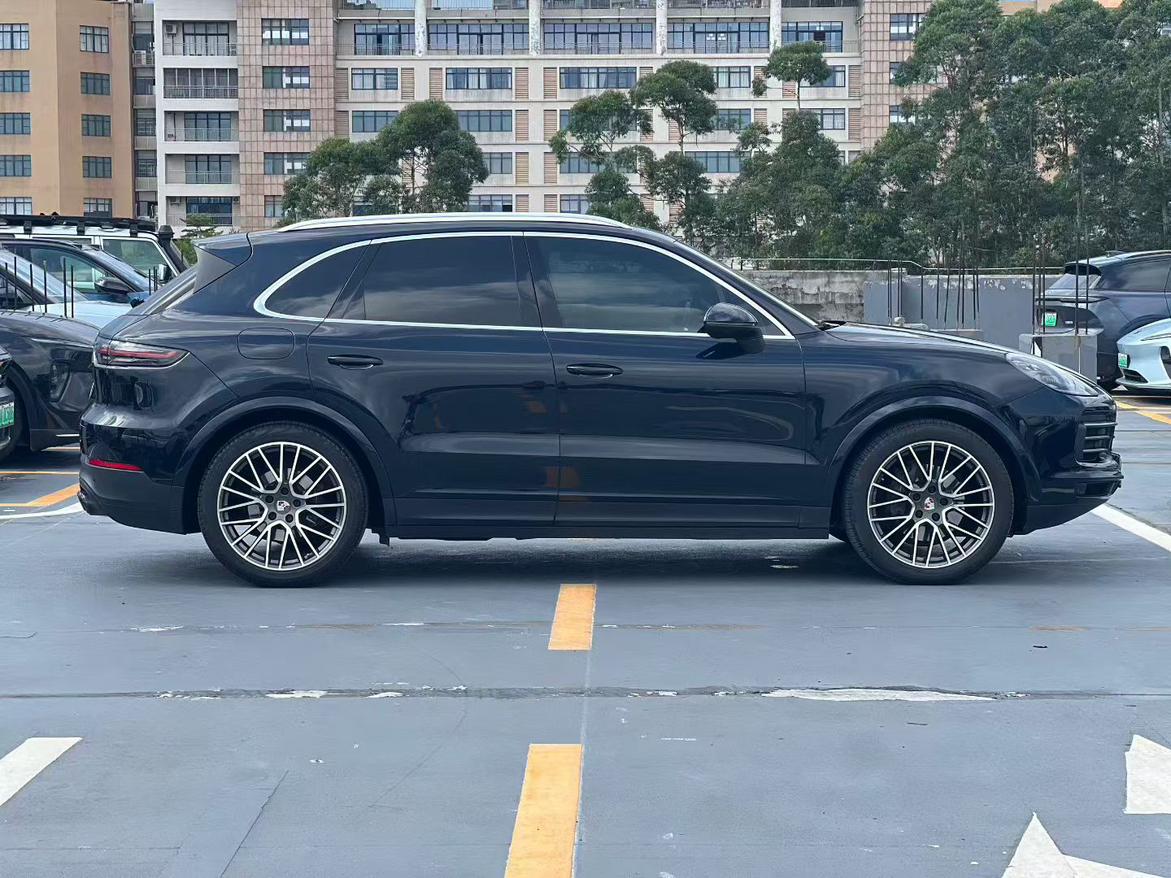 Porsche Cayenne 2022 thumb 3