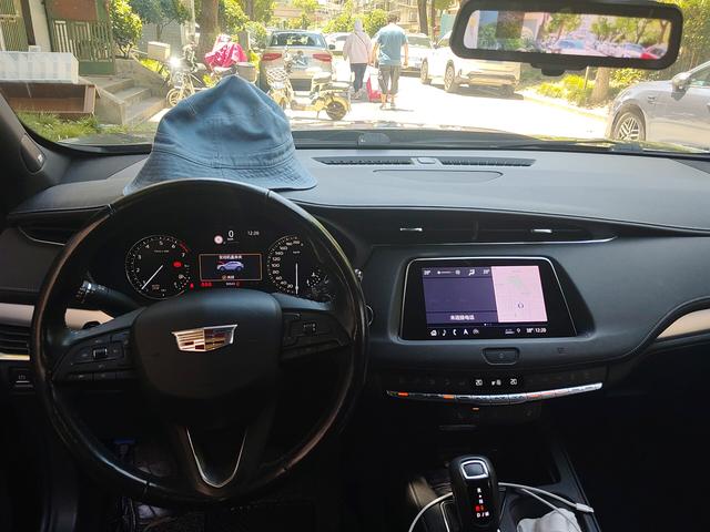Cadillac XT4 2018 thumb 3