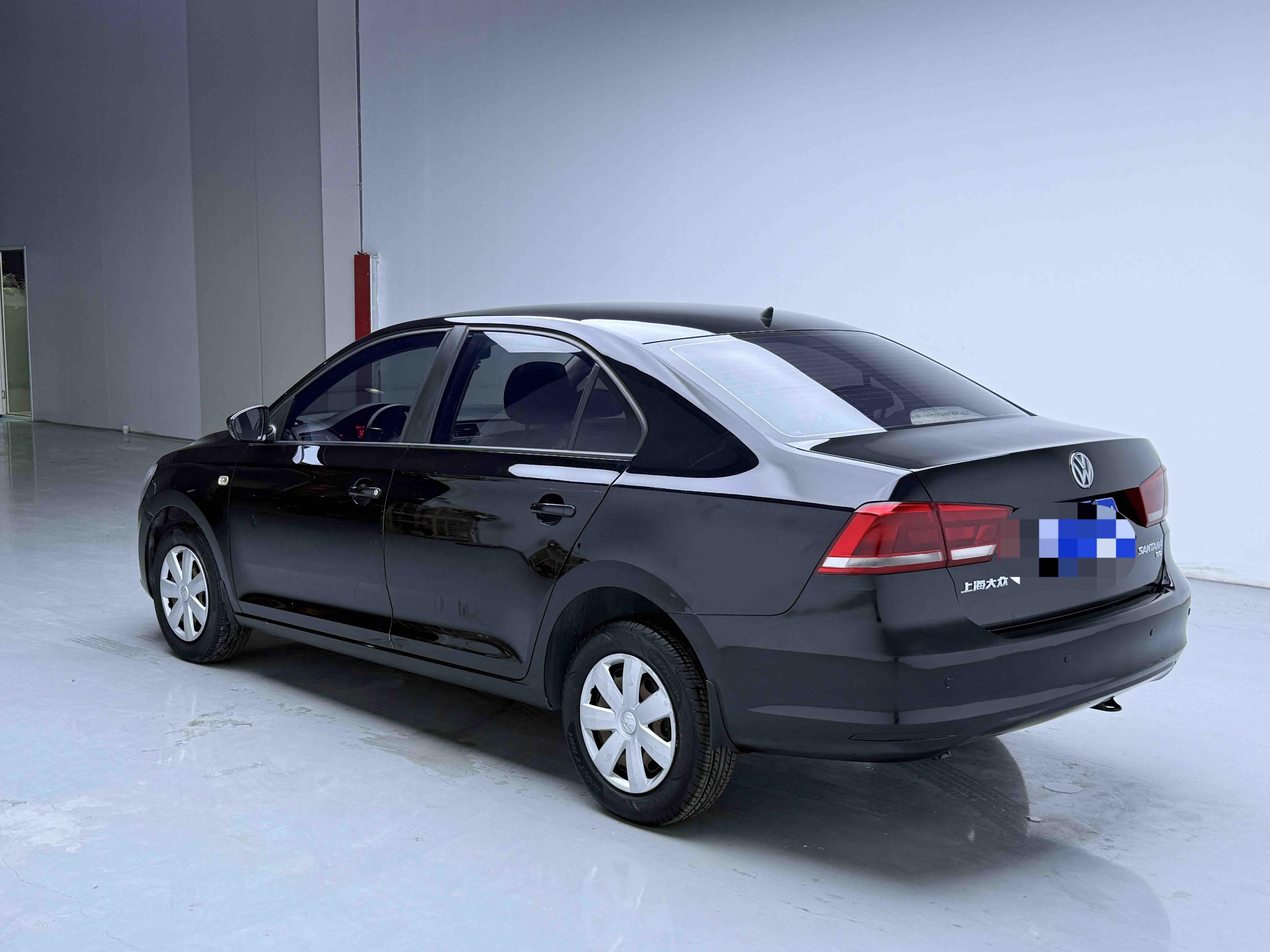 Volkswagen Santana 2015 thumb 2