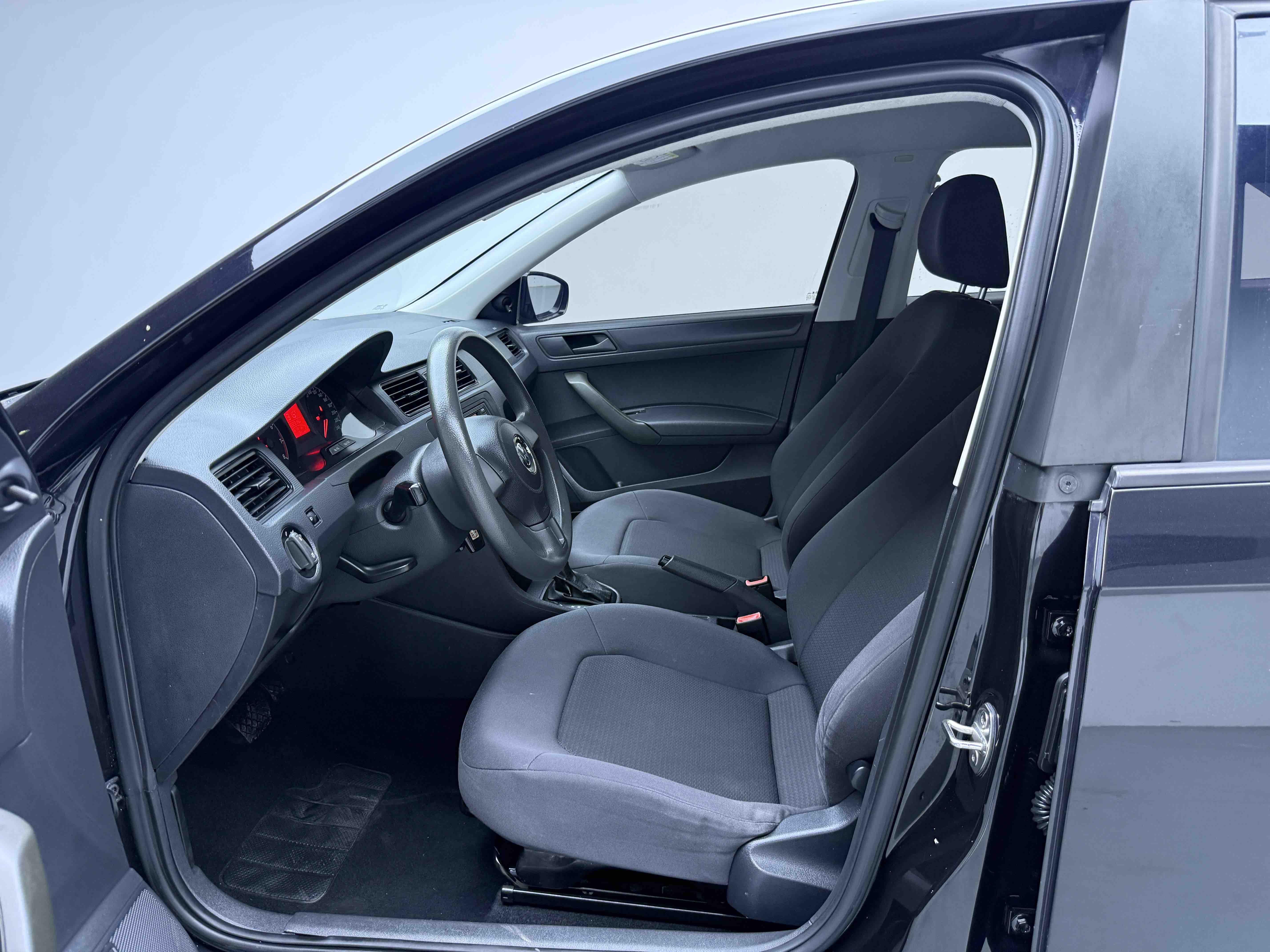 Volkswagen Santana 2015 thumb 5
