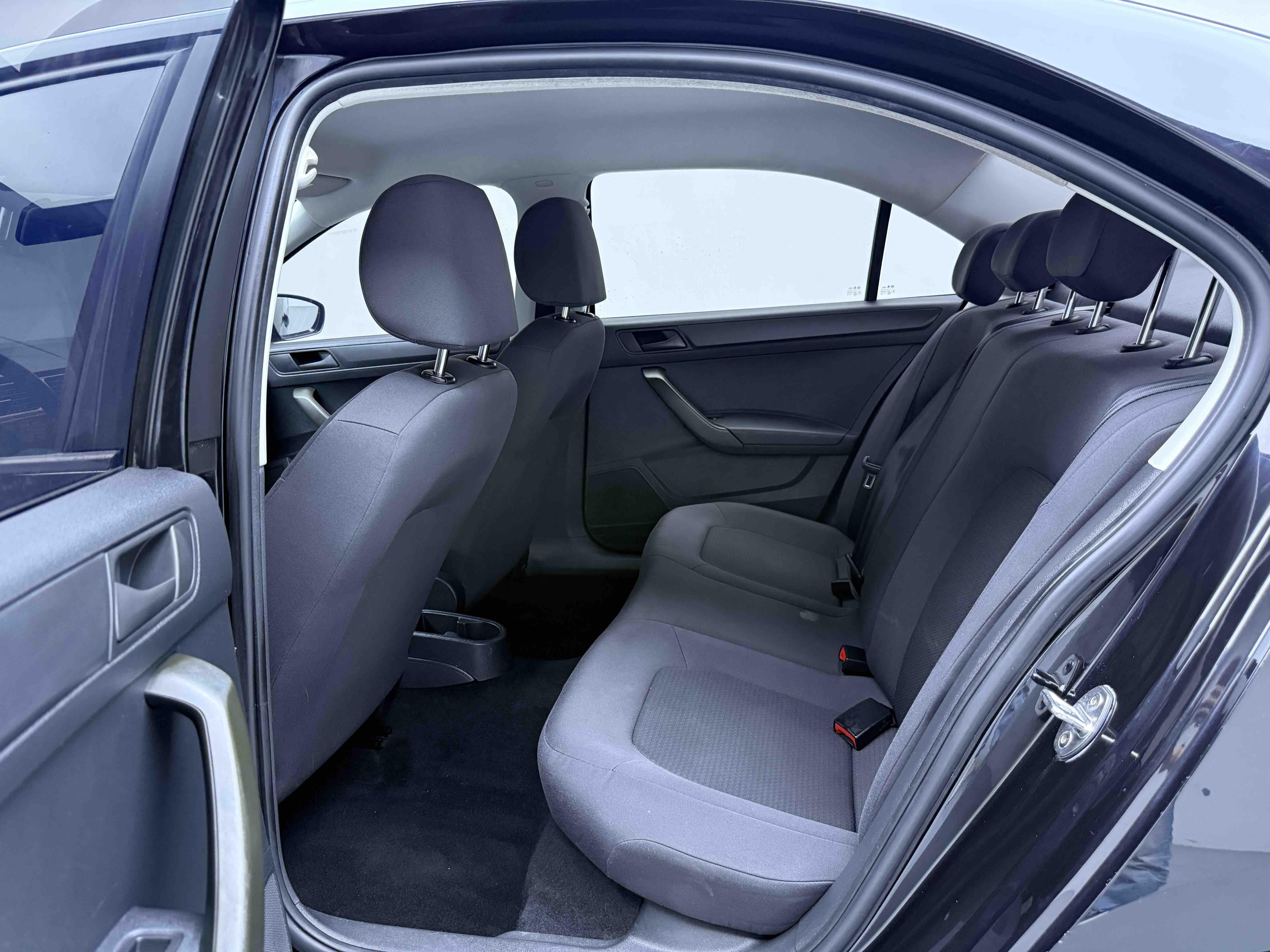 Volkswagen Santana 2015 thumb 6