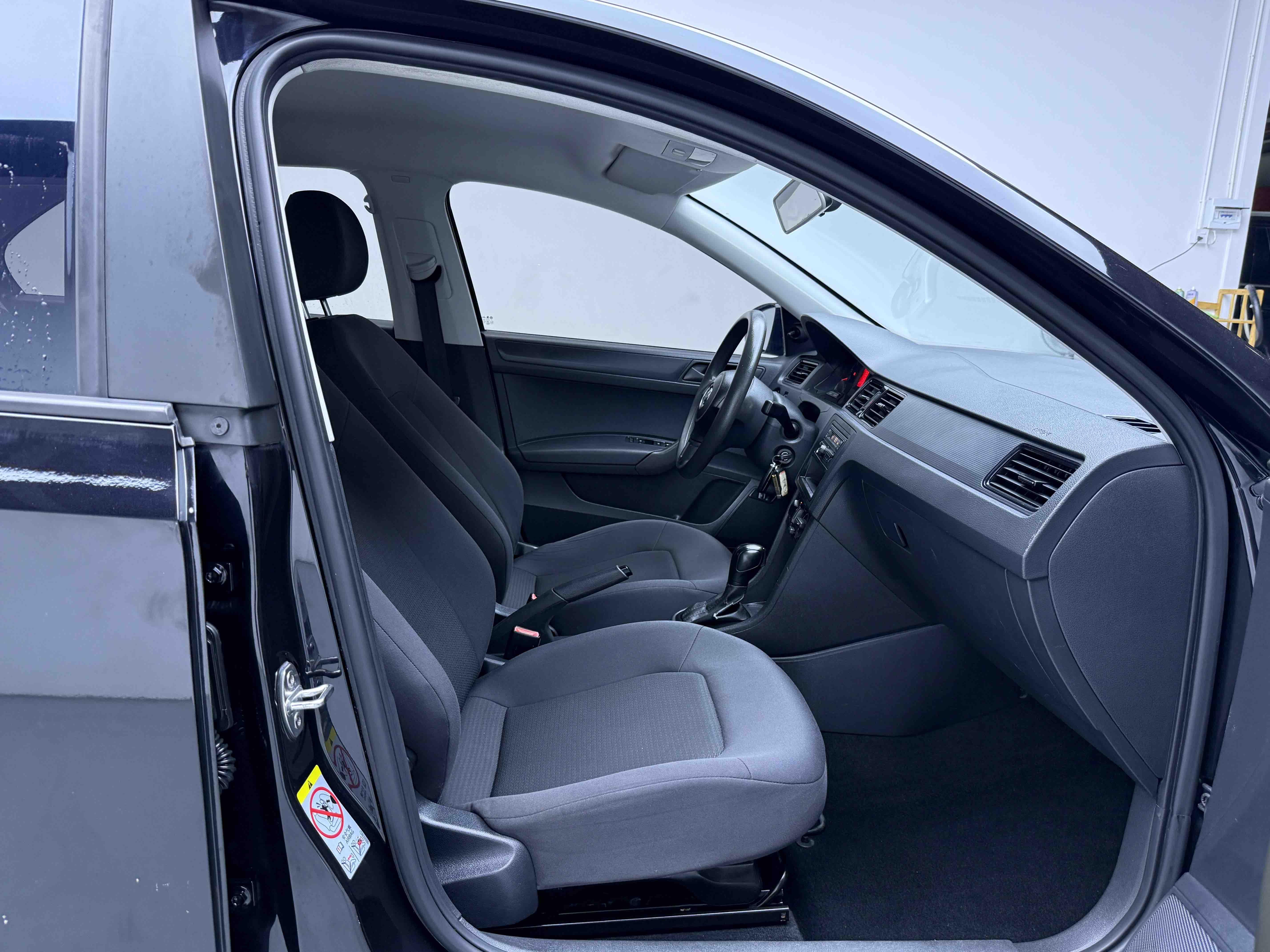 Volkswagen Santana 2015 thumb 7