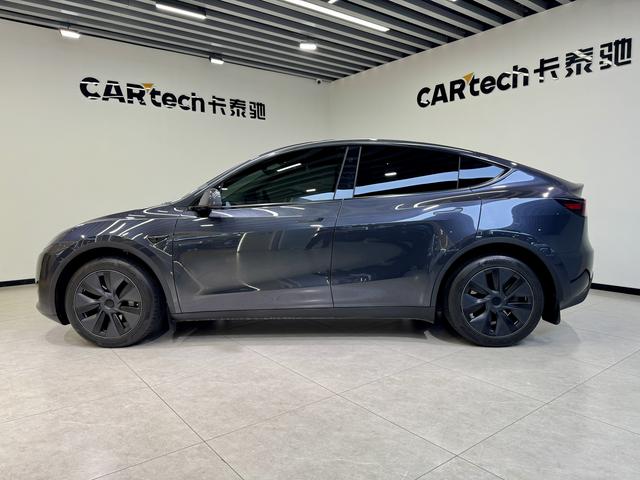 Tesla Model Y 2024 thumb 2