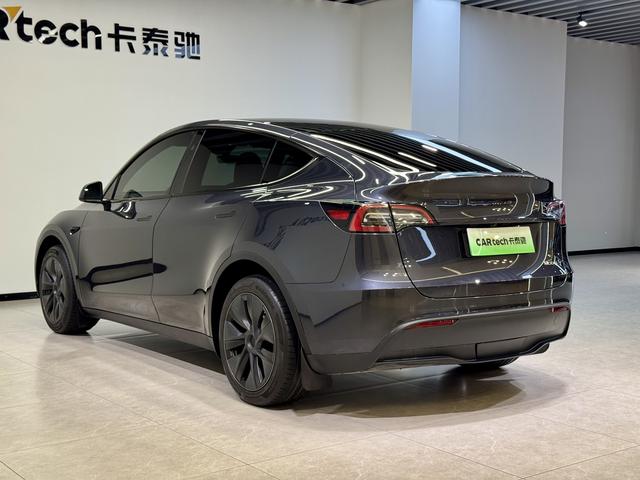 Tesla Model Y 2024 thumb 3