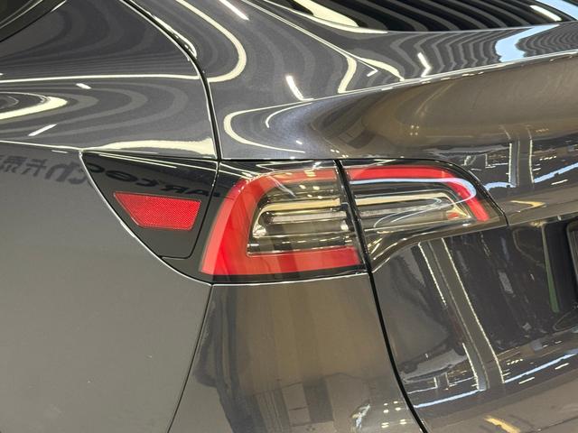 Tesla Model Y 2024 thumb 7